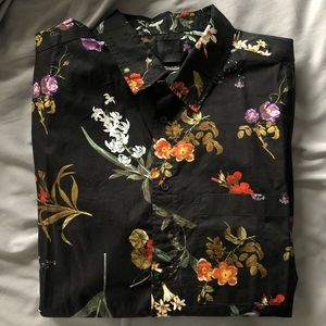 H&M black floral short sleeve shirt